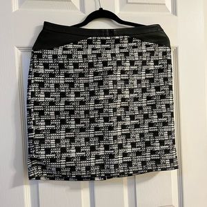 ANN TAYLOR TWEED BLACK & WHITE PENCIL SKIRT